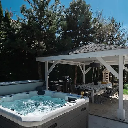 Serenity Garden Jacuzzi Retreat Prague Villa