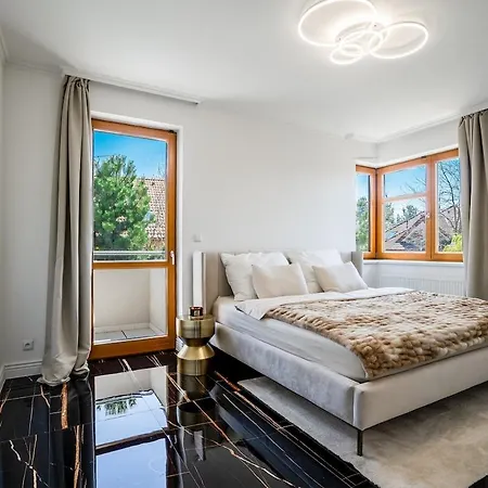 Serenity Garden Jacuzzi Retreat Prague