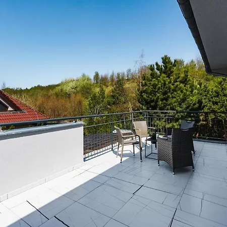 Serenity Garden Jacuzzi Retreat Prague Vila