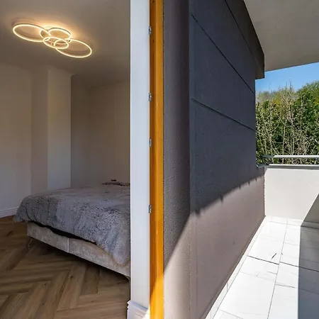Serenity Garden Jacuzzi Retreat Prague