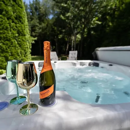 Serenity Garden Jacuzzi Retreat Prague Villa