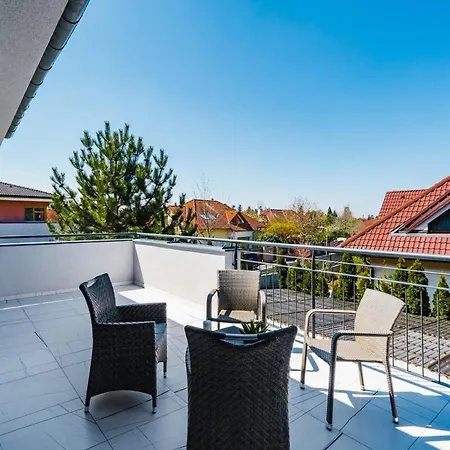 Vila Serenity Garden Jacuzzi Retreat Prague *