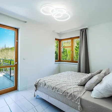 Villa Serenity Garden Jacuzzi Retreat Prague *