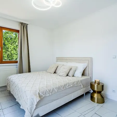 Serenity Garden Jacuzzi Retreat Prague Villa Prŭhonice