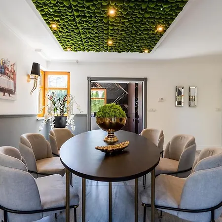 Serenity Garden Jacuzzi Retreat Prague